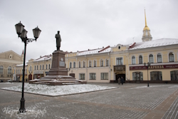 Красная площадь перед музеем-заповедником с памятником В.И. Ленину, осень 2023 г.